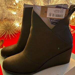 Toms Sutton Black Leather Ankle Booties